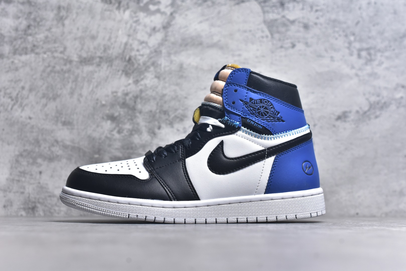 ▪🐼权威实拍💯#A
新货🚀#Union x Air Jordan 1 Retro High高帮aj1 乔丹一代经典复古运动篮球板鞋 

大厂福利 全头层皮料
原楦原纸板 细节如图所
尺码: 36 36.5 37.5 38 38.5 39 40 40.5 41 42 42.5 43 44 44.5 45 46 47.5