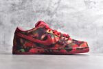 #纯原 The Wizard Of Oz x NK SB Dunk Low 限量联名 绿野仙踪 撕撕乐 低帮休闲板鞋
#款鞋采用了可撕设计，撕下表面之后，展现出来的鞋面和 Swoosh 标志由红色皮革制成，整体设计相呼应。
货号：FZ1291-600
尺码：40 40.5 41 42 42.5 43 44 44.5 45 46 47 - Image 3