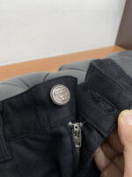 Prada's new spring/summer 2025 casual pants are cleanly cut, with a strong urban style. They are made of finely spun pure cotton fabric, which feels soft, sticky, and dry to the touch. The upper body effect is crisp and stylish. Exquisite hardware, very attractive for business and leisure. With so many top-notch materials, it creates a high-end product with unparalleled value, which is the first choice for high-end trendy and fashionable peopleSize: 30-38 - Image 4