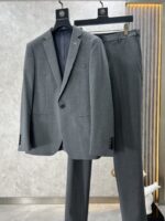 Dior 2023 Autumn/Winter New Products 📸 Casual and fashionable original suit set, with the brand's classic logo mark 👍🏻 Super generous, with lining design emphasizing perfect lines, perfectly blending the low-key and melancholic temperament of England with the exquisite and noble French style. A sleek and ergonomic cut, with a tall and handsome upper body, comfortable and slim fit, showcasing a gentlemanly demeanor. Selected suit fabric, with a soft and delicate touch, good luster and elasticity. Paired with this suit set, it is a great choice for stylish men. The silhouette and waist cinching cut add more comfort to their attire, making them look slim yet handsome! A must-have for trendy men! Counter size: S-2XL