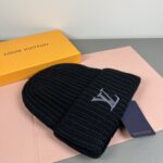 配防尘袋〈对版高品质，羊毛品质认准咯〉
路易威登LOUIS VUITTON🎩官方热卖爆款，羊毛针织毛线帽，时尚好品质高端大气，超柔软！超火爆💖质感很赞，出街超好搭配！时尚潮流！秋冬必备单品，快快入手哦！ - Image 7