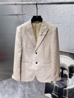 Louis Vuitton LV 2025ss Spring and Autumn new suit, high-end version! Customized fabrics for counters have high breathability and comfort, impeccable details, and brand element design concepts, reflecting high quality. Delicate and soft to the touch! Presenting casual tailoring, the upper body design is superb! Size range: 48-58