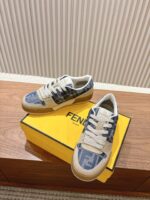 男码加10  Fendi芬迪板鞋首款大头运动鞋~~fendi match篮球运动鞋，最新元素注入加FF复古的设计，超经典百搭系列……
鞋面采用牛皮和牛猄拼接组合，侧面凸起的双F logo，内里采用毛巾布里，TPU发泡组合双色大底不一般的舒适！情侣款35-44 - Image 4