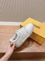 男码加10  Fendi芬迪板鞋首款大头运动鞋~~fendi match篮球运动鞋，最新元素注入加FF复古的设计，超经典百搭系列……
鞋面采用牛皮和牛猄拼接组合，侧面凸起的双F logo，内里采用毛巾布里，TPU发泡组合双色大底不一般的舒适！情侣款35-44 - Image 5