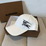 Burberry's new early spring baseball cap, simple yet fashionable, suitable for both men and women! High quality products, enjoy a sense of premium quality!