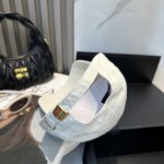 路易威登棒球帽LouisVuitton👒😍新款LV棒球帽，重工打造♥完美刺绣，高端大气，百搭款🤗男女通用！ - Image 3