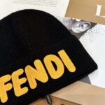 Fendi FENDI Knitted Hat 😘 😱 Simple and elegant 👍  The tight knitting method is very thick, soft and comfortable 🙈 Warm and stylish ❤️ can't bear to put it down 👍 Dear, hurry up and get it 👍😘 Same gender design! - Image 5