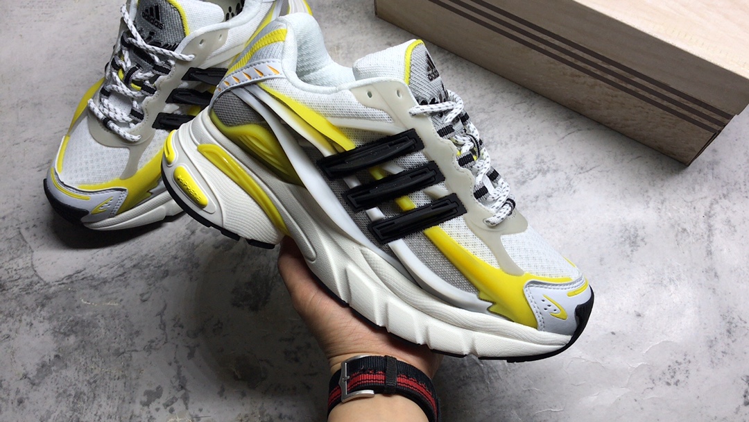 ▪公司级别
Pharrell x adidas Adistar Jellyfish 低帮复古风老爹鞋