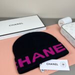 💰Chanel官网品质香奈儿秋冬网红时尚博主推荐款针织帽，藏着不动声色的高级感，每一处线条都透着利落大方，简约而不简单，大方且不失格调，处处细节都彰显着高端品味，时尚感在克制中愈发耐人寻味。 - Image 7