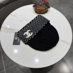 Chanel香奈儿秋冬款饥饿新款猫耳朵毛线帽, 百分百羊毛面料🐑 - Image 8