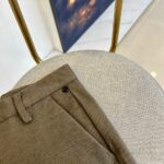 1V, SS Autumn/Winter New Men's Business Plush Thick Casual Pants Western Pants, platinum level perfect appearance, directly entering the counter nature, extremely awesome micro elastic fabric casual pants, is a rare item in the industry in recent years. The quality, craftsmanship, fabric, and accessories subvert imagination, and the details are exquisitely researched. Customized original elastic cotton fabric! Creating a rebellious and tough personality color, the unique logo adds a lot of points, clever and exquisite, and the cutting and design continue the modern simplicity and efficiency of Italian style, bringing the tone of fashion aesthetics to the extreme. 29-38, no 35, 37 (please indicate waist circumference when placing an order) - Image 5