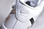 ▪️细节鉴定
NK Air Force 1'07 Mid 白黑棕手绘 手绘断裂 三勾阴影 空军一号 - Image 4