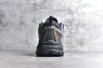 HOKA ONE ONE Tor Uitra Low 托亚潮流户外越野登山功能鞋 鞋款利用机能、户外、复古元素将都市型格与户外机能无缝结合 既能自由穿梭于城市的钢筋水泥之间 也能轻松演绎山系潮流搭配 全粒面皮革结合模压鞋口 提升持久耐穿度 直至鞋头的鞋带设计 舒适灵活的调节 搭配鞋头处HOKA ONE ONE飞翼纹饰 营造了个性十足的张扬气场 Tor Ultra 配备 Vibram® 鞋底与 EVA 和RMAT® 中底 给穿著者最佳的抓地力及舒适性 另外中底的金属摇杆可稳定脚部行程 当走过崎岖山路时依然让脚部得到平稳的感觉 而整对鞋以皮革和耐用尼龙布材打造 与坚固的鞋底相结合，可以牢固地支撑脚部和脚踝 另外外层搭载的Event技术 保持鞋履防水以及鞋内透气作用 
尺码：36 36.5 37.5 38 38.5 39 40 40.5 41 42 42.5 43 44 45 46 - Image 5