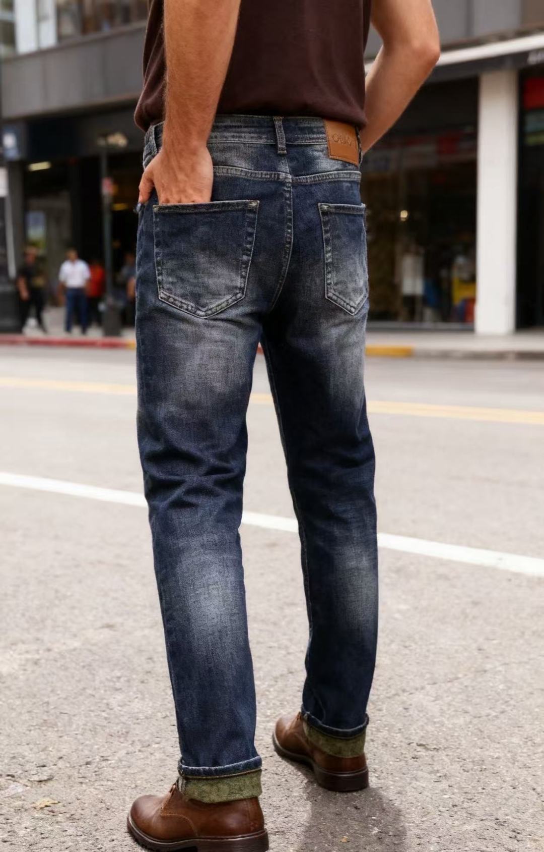 【Gucci Jeans | Classic Denim, Engraved with Luxury DNA】 When street style meets haute couture, a pair of jeans can become a badge of status.
Deconstructing the language of denim with centuries-old craftsmanship, we infuse every inch of fabric with a modern attitude and luxurious details, making everyday wear a silent declaration of taste.
✨ A pair of jeans is an attitude, and even more so, a legacy.
It's not just a wardrobe essential, but also an interpretation of the brand's spirit—
"From suitcases to jeans, we have always defined the boundaries of luxury with the ultimate craftsmanship."
Sizes: 28-42