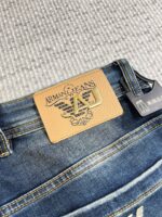【Armani Jeans | Classic Denim, Embossed with Luxury DNA】 When streetwear meets haute couture, a pair of jeans can become a badge of status.
Deconstructing the language of denim with centuries-old craftsmanship, we infuse every inch of fabric with a modern attitude and luxurious details, making everyday wear a silent declaration of taste.
✨ A pair of jeans is an attitude, and even more so, a legacy.
It's not just a wardrobe essential, but also an interpretation of the brand's spirit—
"From suitcases to jeans, we have always defined the boundaries of luxury with the ultimate craftsmanship."
Sizes: 28-42 - Image 12