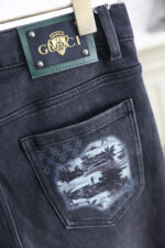 【Gucci Jeans | Classic Denim, Engraved with Luxury DNA】 When street style meets haute couture, a pair of jeans can become a badge of status.
Deconstructing the language of denim with centuries-old craftsmanship, we infuse every inch of fabric with a modern attitude and luxurious details, making everyday wear a silent declaration of taste.
✨ A pair of jeans is an attitude, and even more so, a legacy.
It's not just a wardrobe essential, but also an interpretation of the brand's spirit—
"From suitcases to jeans, we have always defined the boundaries of luxury with the ultimate craftsmanship."
Sizes: 28-42 - Image 7