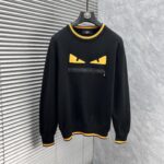 P 180 💐  Fen's 2025 autumn/winter wool blended round neck knitted sweater is made of imported custom yarn, providing comfortable and warm upper body. It is available for sale at the counter simultaneously. All three standards are complete.Size: M-3XL - Image 2