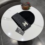Chanel香奈儿秋冬款饥饿新款猫耳朵毛线帽, 百分百羊毛面料🐑 - Image 2