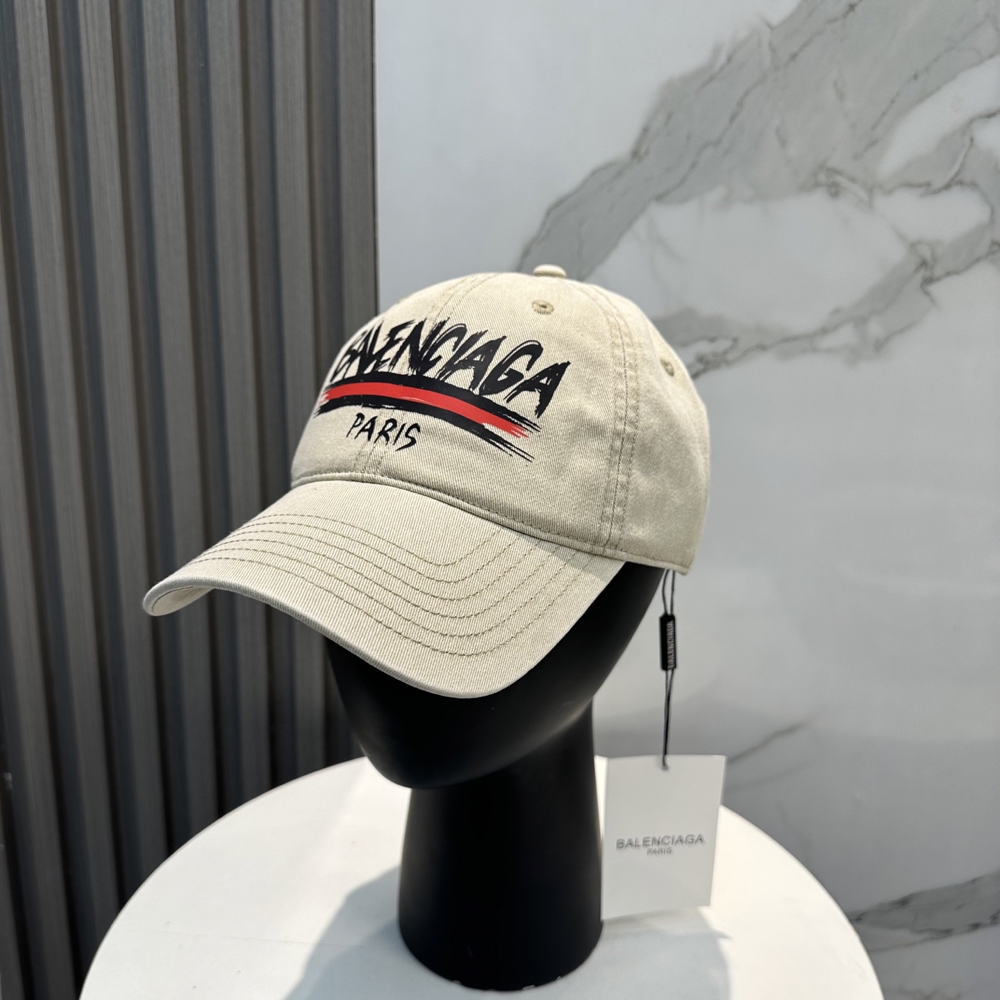 New Balencia * a Balenciaga baseball capIn-stock instant shipping 🧢 A simple, fashionable, super unbeatable and beautiful hat! Couple style!