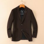 VLTN Valentino's new men's wool suit jacket for autumn and winter 2025 is made to high standards with top-notch ready to wear clothing. It is custom-made in Italy with wool fabric, which has a delicate and soft feel. The upper body is firm and stylish, with a natural and comfortable texture. The continuity of the fabric is excellent, and the upper body effect is superb, suitable for any body shape. The overall brand is decorated with Thousand Bird Grid craftsmanship, exuding a strong sense of luxury. The design of two buttons, atmospheric and perfect ready to wear cut, stands out in terms of styling effect, and is a must-have for urban early autumn casual matching. Size: M-4XL slim fit 178 135 L slim fit maximum weight 190 pounds - Image 2