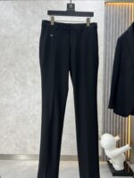 Dior 2023 Autumn/Winter New Products 📸 Casual and fashionable original suit set, with the brand's classic logo mark 👍🏻 Super generous, with lining design emphasizing perfect lines, perfectly blending the low-key and melancholic temperament of England with the exquisite and noble French style. A sleek and ergonomic cut, with a tall and handsome upper body, comfortable and slim fit, showcasing a gentlemanly demeanor. Selected suit fabric, with a soft and delicate touch, good luster and elasticity. Paired with this suit set, it is a great choice for stylish men. The silhouette and waist cinching cut add more comfort to their attire, making them look slim yet handsome! A must-have for trendy men! Counter size: S-2XL - Image 8