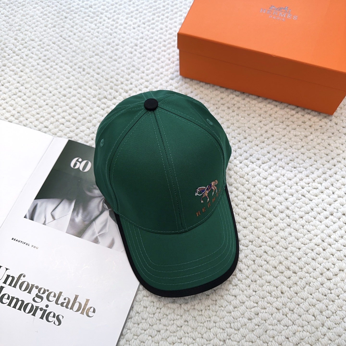 💰新款出货 HERMÈS (爱马仕)最新款原单棒球帽，拼色H，正品开模订制，原版透气帆布面料+原厂精钢调节扣，做工细致，时尚帅气质量超赞！