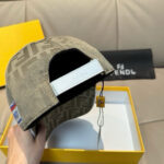 Comes with a box bag and Fendi's new original baseball cap, featuring a double F jacquard pattern. It is a hot selling item at the counter and has an excellent reputation for its retro double F jacquard pattern. The 1:1 mold is customized with the original jacquard sail fabric and top layer cowhide, making it lightweight and breathable! Excellent quality, basic head circumference of 56, adjustable patch, must buy item as shown in the picture! - Image 6