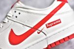 ▪️细节鉴定
NK SB Dunk Low Supreme联名 米白红勾 低帮休闲板鞋 - Image 3