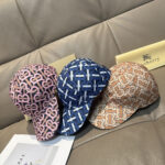Comes with box and bag, Burberry's latest baseball cap, genuine custom made, brand new TB pattern, original printed fabric, meticulously crafted and flawless, original factory quality, exclusive physical shooting, easy to assemble! - Image 9