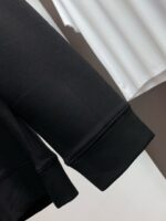 Kiton 2025FW men's autumn and winter wool base hoodie base outer sweater knit sweater casual daily wear item! The upper body decoration and customized fabrics perfectly integrate fashion aesthetics with the concept of new urban business and leisure. Different styles are available for you to choose from: classic styles unlock versatile styles that are simple yet not simple, with details showcasing quality. I want both warmth and grace. Breaking conventions and revealing oneself. The trend is fleeting, the style remains light and comfortable, and the movement is effortless. The aura is fully open, and the must-have battle robe in the workplace leads the trend. Wearing it, you are not afraid to challenge your youthful vitality. The cost-effective choice fully interprets the Italian style of competence and outdoor functional style, creating a unique and harmonious style. The overall outline tends towards a simple style, and the personalized and elegant detail processing enriches the overall visual experience. Excellent high attendance rate for wardrobe business and leisure! Encountered but not sought after! 48-56 (Please report height and weight when placing an order) - Image 5