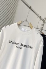G728 MJ 🔥 Magira 2025ss new long sleeved round neck sweatshirt, high-end version! Customized fabrics for counters have high breathability and comfort, impeccable details, and brand element design concepts, reflecting high quality. Delicate and soft to the touch! Presenting casual tailoring, the upper body design is superb! 🐉 Size: M-3XL - Image 4