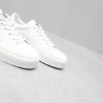 🌟  《顶级品质》
GⅣENCHY纪梵希魔术贴经典款 
专柜官网同步 市面最高版本 原版一比一复刻 四季潮鞋！纪凡希鞋子做工讲究 每一条走线都是按照原版样式 基本做到零瑕疵 媲美专柜 毫无压力 此款鞋即新潮又百搭！
▪️鞋面:进口摩术贴
▪️鞋面:进口头层牛皮
▪️垫脚:羊皮内里
▪️大底:原版TPU
▪️码数:女35一40 男39一44 - Image 7