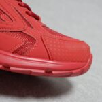 𝐂𝐇𝐑𝐈𝐒𝐓𝐈𝐀𝐍 𝐃𝐈𝐎𝐑 𝐁𝟯𝟬 迪奥火爆情侣休闲鞋【撞脸NB？现已是D奥B30】时代 顺应复古市场趋势的「Dad Shoes」风格鞋款！ 鞋舌上的Dior标志，也注明了这双鞋的型号为 B30！运用了质感细腻的皮革与网眼布面材 质拼接成鞋身，鞋身两侧贴有显眼的反光字母CD表明身份，鞋身多处线条勾勒细节，让鞋子整体看起来不那么单调。搭载奶油色EVA、橡胶混合大底，复古风十足 Size：女码35-39
男码39-44 - Image 7