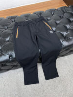 Luoyiwei 2025SS early autumn and winter new product thickened pure cotton fabric men's sports and leisure pants are a must-have type every season, an unquestionable hot selling flagship item, in line with the best color matching of the four seasons. The overall style continues the tone of SLP, integrating multiple craftsmanship aesthetics throughout the body, washing and aging naturally, creating a rebellious and personalized style! In terms of details, it is extremely outstanding and meticulously crafted. The entire body is made of customer supplied metal chains, which effectively demonstrates the brand identity! High quality repeated cotton fabric, excellent washing performance, impeccable! Pattern cutting perfect size M-3xL - Image 3