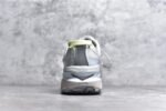 纯原HOKA ONE ONE 全新配色这个品牌来自于新西兰的毛利语，HOKA表示大地，ONE ONE表示飞越，连起来就是飞越地平线，ONE ONE不是读作“万万”，正确读法是“欧尼欧尼”。 HOKA在超厚中底方面的积累，让它跑在了其他厂商的前面，推出的跑鞋以缓震和轻量的优势，得到,众多跑者的青睐
尺码 ：36 36.5 37 38 38.5 39 40 40.5 41 42 42.5 43 44 44.5 45 - Image 6