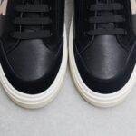 Ferragamo菲拉格慕 男新款休闲运动鞋 运动时尚魅力 经典搭配色 打造迷人个性化印花设计 高雅风格与休闲气韵交相辉映，张扬都市时髦风范。丰富色彩交织摩登韵味，简洁线条勾勒廓形包身，演绎休闲美学经典
-鞋面·🔝纳帕牛皮·品牌帆布·车缝品牌图腾
-内里·帆布，垫脚：顶级牛皮
-原版·TPR·橡胶发泡·双色成型大底
-Size 38-44 - Image 9