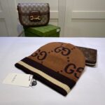 GUCCI Knitted Hat 😘  Cashmere material 🙆🏻 New products on the official website 😱 Simple and elegant 👍  The tight knitting method is very thick, soft and comfortable 🙈 Warm and stylish ❤️ can't bear to put it down 👍 Dear, hurry up and get it 👍😘 Unisex - Image 4