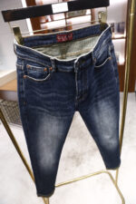 【Gucci Jeans | Classic Denim, Engraved with Luxury DNA】 When street style meets haute couture, a pair of jeans can become a badge of status.
Deconstructing the language of denim with centuries-old craftsmanship, we infuse every inch of fabric with a modern attitude and luxurious details, making everyday wear a silent declaration of taste.
✨ A pair of jeans is an attitude, and even more so, a legacy.
It's not just a wardrobe essential, but also an interpretation of the brand's spirit—
"From suitcases to jeans, we have always defined the boundaries of luxury with the ultimate craftsmanship."
Sizes: 28-42 - Image 5