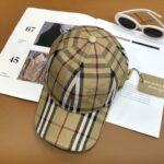 🧢 Burberry's new original baseball cap is a hot selling item at the counter. It features a pure cotton lining, perfect fit, original quality, exclusive physical shooting, and is suitable for both men and women - Image 6