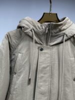 #qiu 🐉🐉 、 BBR Burberry FW2025 Autumn/Winter New Down Jacket. The cabinet is on sale and difficult to find. Using customized windproof and rainproof fabric, wrinkle resistant and stylish, soft and skin friendly, with extremely high comfort for the upper body; Extremely high recognition; Suitable for concave various shapes; Filled with 90% velvet, it is soft, warm, and fluffy, giving the upper body a stylish look; A down jacket suitable for various occasions.Size: M-3XL (AY)Size: Shoulder width cm Chest circumference cm Clothing length cm Sleeve length cmManual measurement with 1-2cm error is normal (chest circumference ± 4cm per yard, other parts ± 1cm) - Image 4