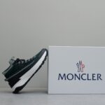 Moncler男士 Monte Runner 防水针织运动鞋
  该系列运动鞋延续了品牌的山地基因，透气防水，耐磨实穿，设计橡胶复合鞋底 适用于任何地形，具有耐久性和出色抓地力，增强缓冲和回弹力 搭配TPU尾翼，
  无论是都市漫游还是各类山地户外运动，都能轻松驾驭，潮酷个性叉充满科技感的外观，喜Gorpcore户外机能风的千万不能错过户外跑步都市漫步设计
Size:38-45