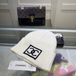 配防尘袋
香奈儿CHANEL🎩羊绒羊毛品质针织帽，时尚好品质高端大气，超柔软！超火爆💖质感很赞，出街超好搭配！时尚潮流！秋冬必备单品，快快入手哦！ - Image 4