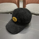 Gucci baseball cap ♥️ GUCCI 🧢 New autumn and winter plush baseball cap, 🔥🎩  The craftsmanship is very exquisite and convenient to carry! Run volume! - Image 2