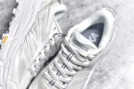 #HOKA ONE ONE Mafate Speed 2
低帮专业越野跑步鞋 实拍首发👏
相较于前几代Mafate包裹感更好
跟Speedgoat(快速羚羊)系列比起来更加舒适
鞋底防滑性能在下坡的石板台阶和原始路面都有很好的表现
HOKA血统属性厚底设计 在快速下坡时起到缓震保护作用
减少重力给予脚踝、膝部、髋关节等处带来的冲击力
官方货号: 1126851DX
尺码: 36 37 37.5 38 38.5 39.5 40 40.5 41.5 42 42.5 43 44 44.5 45 - Image 9