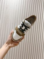 男码加10  Fendi芬迪板鞋首款大头运动鞋~~fendi match篮球运动鞋，最新元素注入加FF复古的设计，超经典百搭系列……
鞋面采用牛皮和牛猄拼接组合，侧面凸起的双F logo，内里采用毛巾布里，TPU发泡组合双色大底不一般的舒适！情侣款35-44 - Image 2
