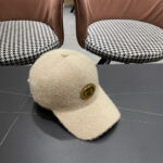 Gucci baseball cap ♥️ GUCCI 🧢 New autumn and winter plush baseball cap, 🔥🎩  The craftsmanship is very exquisite and convenient to carry! Run volume! - Image 3