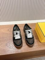 男码加10  Fendi芬迪板鞋首款大头运动鞋~~fendi match篮球运动鞋，最新元素注入加FF复古的设计，超经典百搭系列……
鞋面采用牛皮和牛猄拼接组合，侧面凸起的双F logo，内里采用毛巾布里，TPU发泡组合双色大底不一般的舒适！情侣款35-44 - Image 3