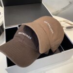 Balenciaga Balenciaga baseball cap. My family has already mastered Balenciaga's craftsmanship, which is sure to be a hit. Balenciaga's new washed cotton baseball cap is a must-haveHeavy industry craftsmanship, double B letter logo, innovative and fashionable trendy styleExclusive physical shooting for both men and women, adjustable for both genders - Image 8