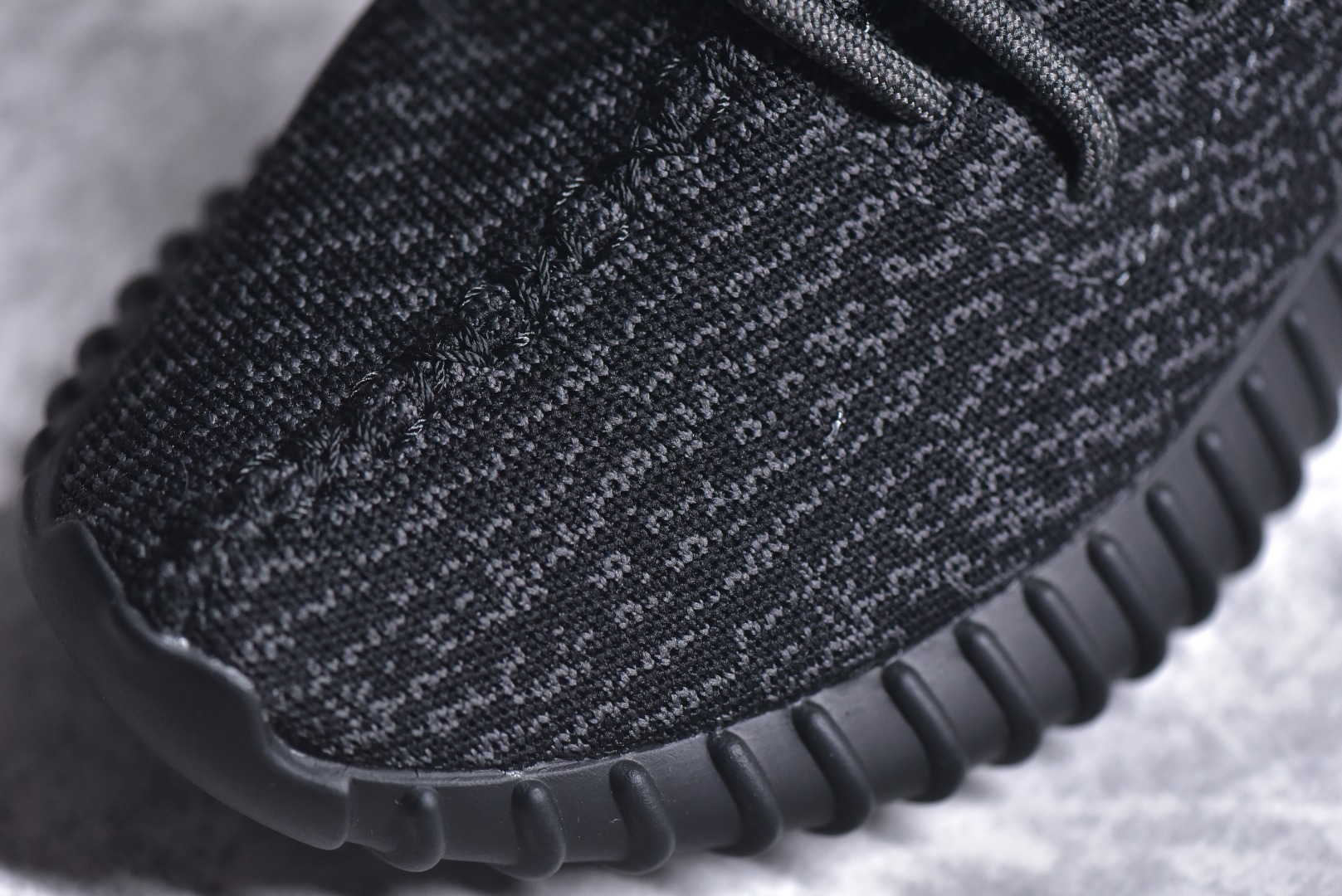 ▪️细节鉴定
新批次 Yeezy 350 初代 原鞋开模完美打造