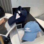 Balenciaga Balenciaga baseball cap. My family has already mastered Balenciaga's craftsmanship, which is sure to be a hit. Balenciaga's new washed cotton baseball cap is a must-haveHeavy industry craftsmanship, double B letter logo, innovative and fashionable trendy styleExclusive physical shooting for both men and women, adjustable for both genders - Image 4